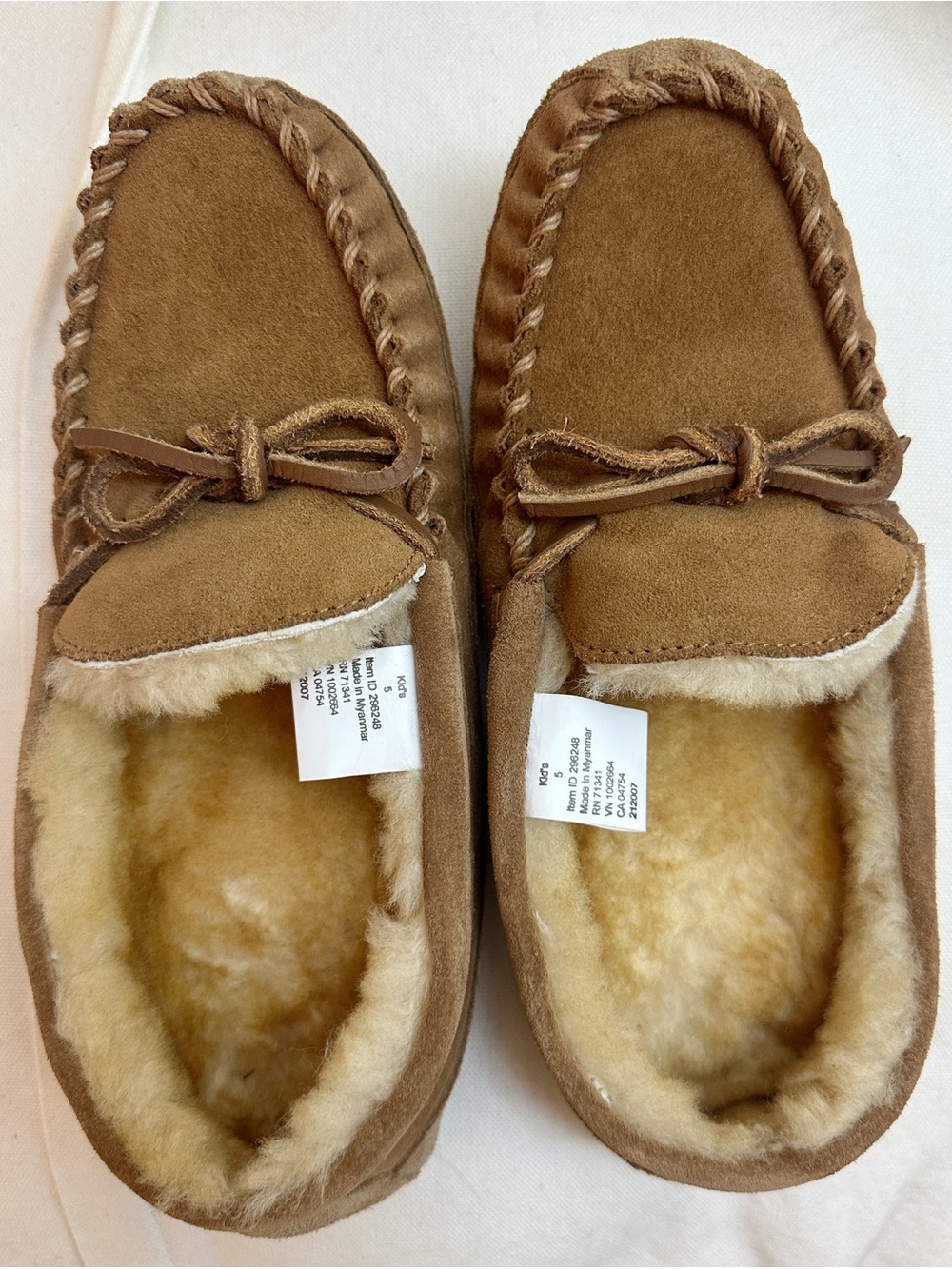 LL BEAN Wicked Good Slippers - Kids Kid’s Size 5- Shearling Sheepskin L.L.Bean